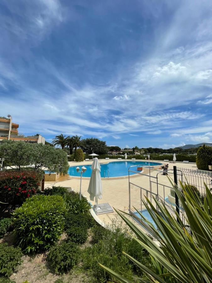 Beau Studio Dans Residence Avec Piscine Et Vue Sur La Ville - 5Min Des Plages 망들리유 라 나플 외부 사진