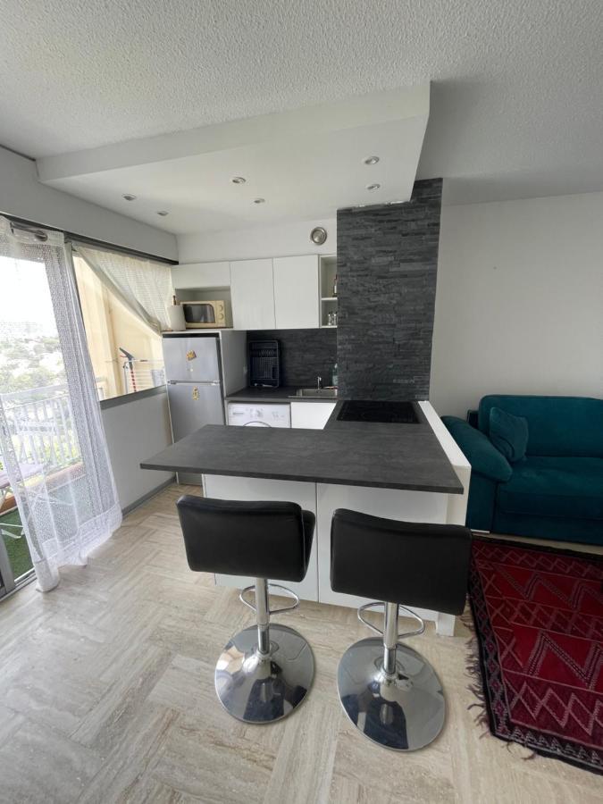 Beau Studio Dans Residence Avec Piscine Et Vue Sur La Ville - 5Min Des Plages 망들리유 라 나플 외부 사진