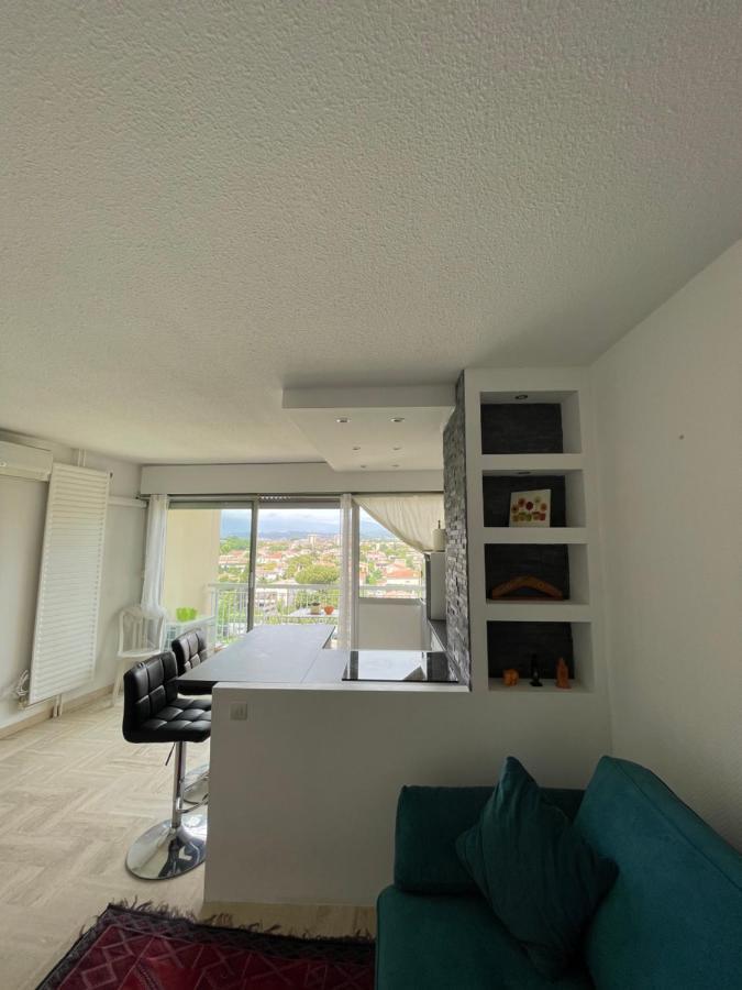 Beau Studio Dans Residence Avec Piscine Et Vue Sur La Ville - 5Min Des Plages 망들리유 라 나플 외부 사진